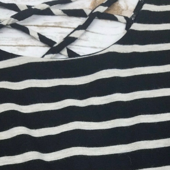 Cute striped med cross back top - Picture 2 of 3